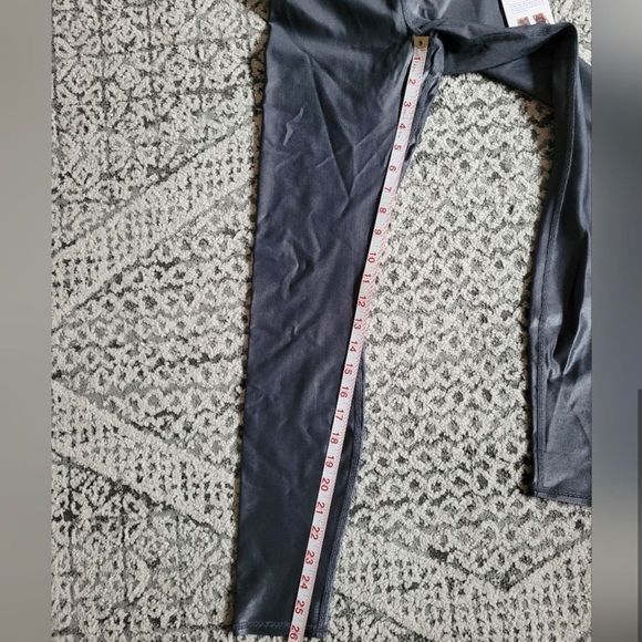 COPY - NWT Alo Yoga High Waist Shine Legging Size Small in Anthracite Shine! - Picture 5 of 5